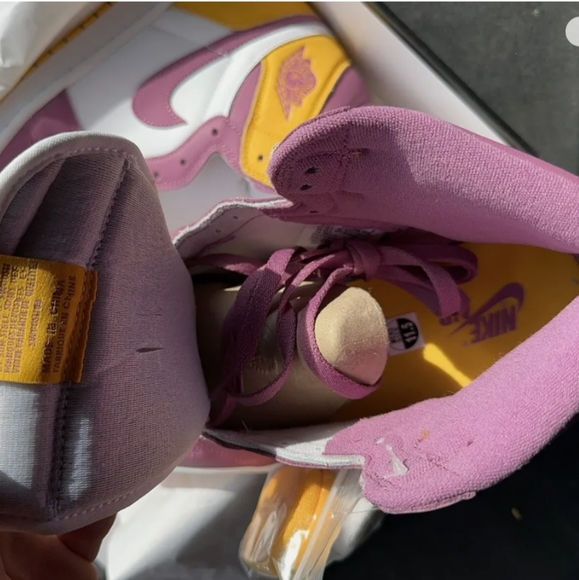 Jordan 1 Retro High OG Brotherhood 2022 - Picture 2 of 5